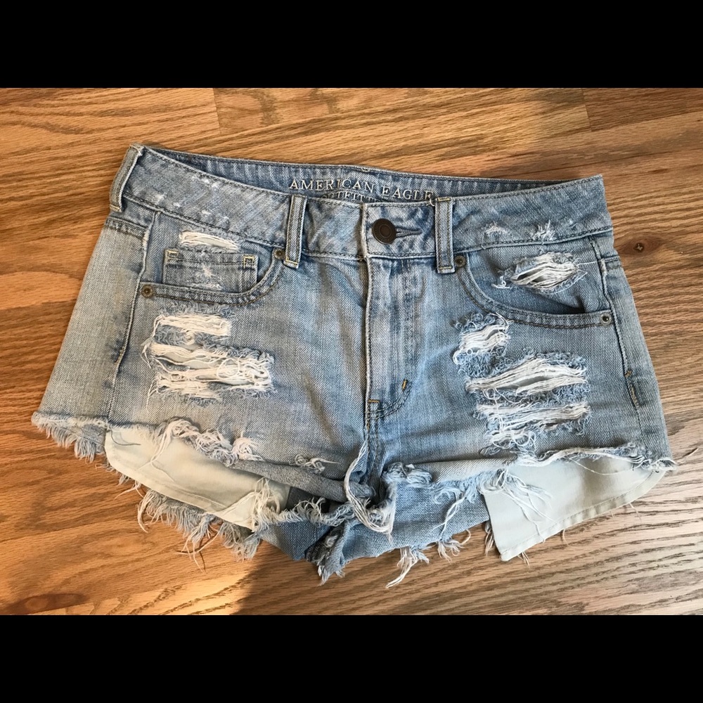 Light wash American eagle shorts